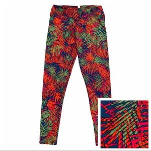 LuLaRoe Tall & Curvy Women’s Leaf Print Le…